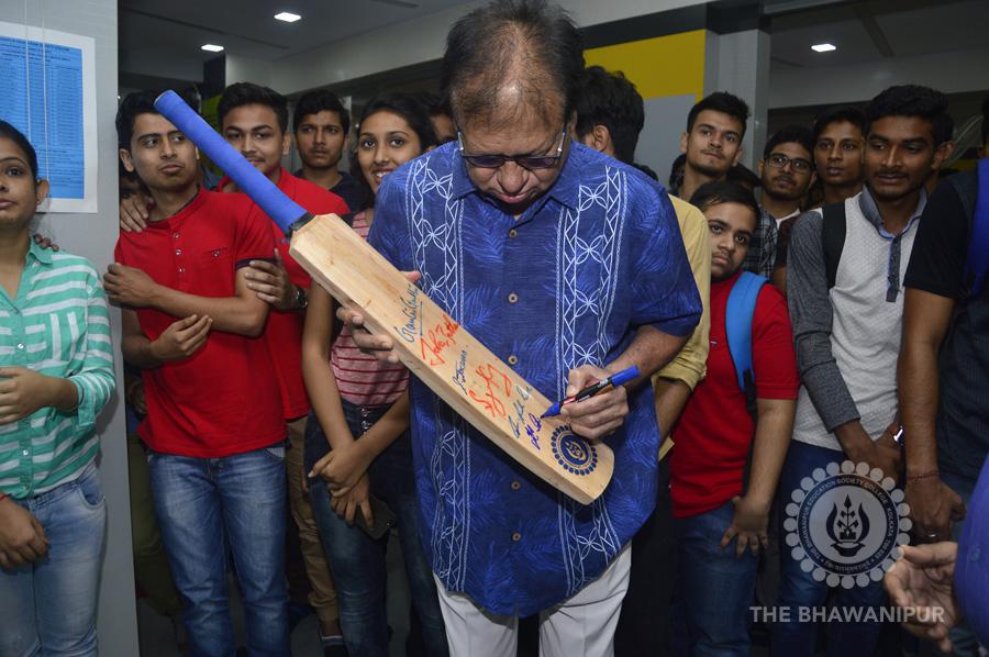 Karsan Ghavri urges BESC students to don the gentleman’s white  flannels!